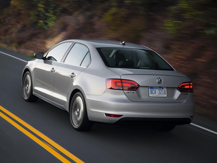  Volkswagen Jetta Hybrid 2012 года  (US) (фото 10 из 24)